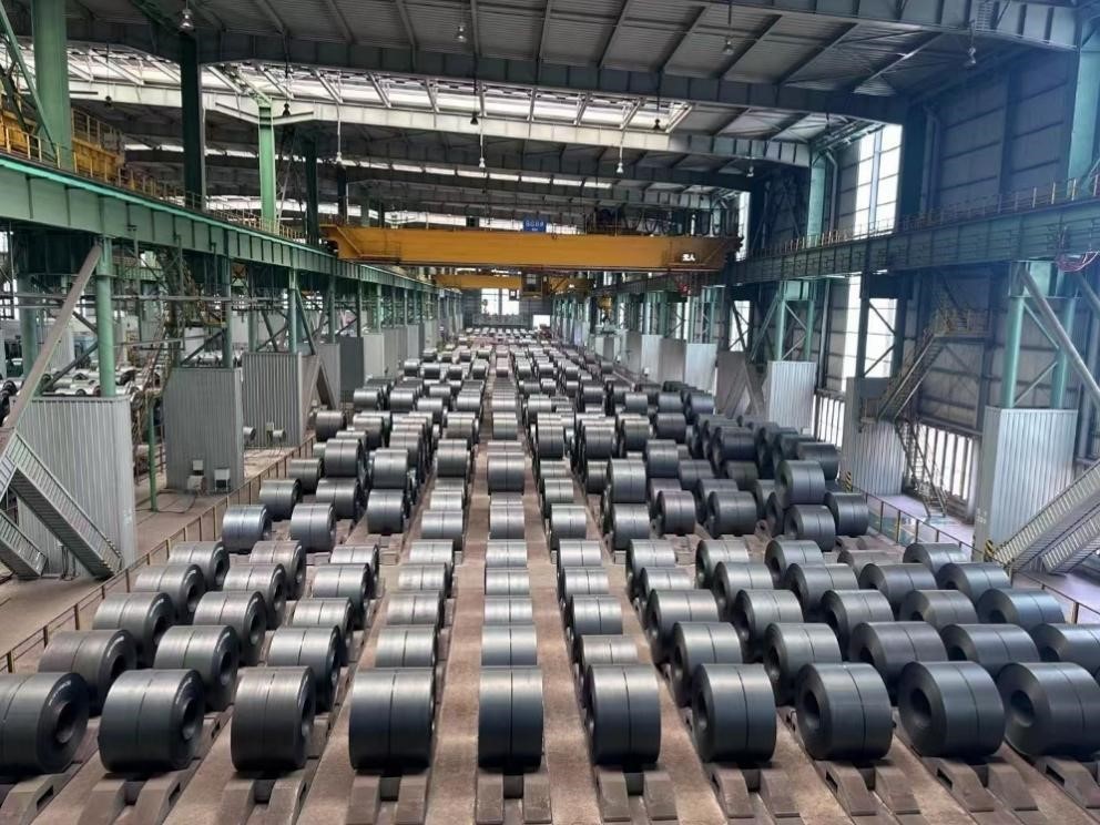 某鋼鐵工廠的自動(dòng)生產(chǎn)線。人民網(wǎng)記者 王紹紹攝