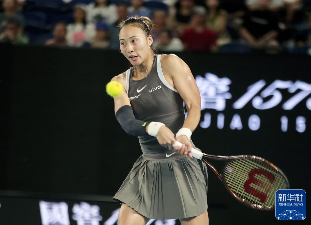 ↑鄭欽文在比賽中回球。新華社記者 馬平 攝