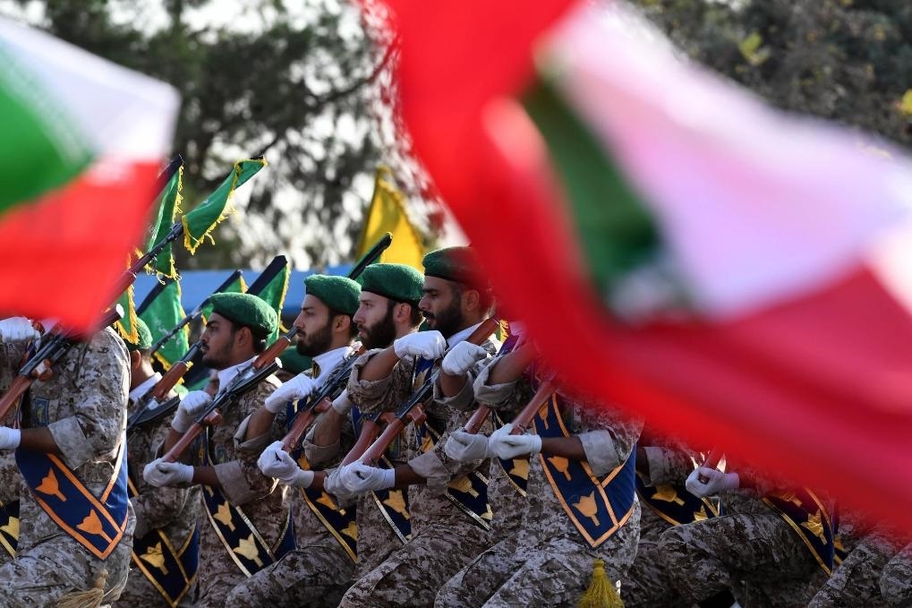 2024年9月21日，伊朗軍人在首都德黑蘭參加閱兵式。新華社記者沙達提攝