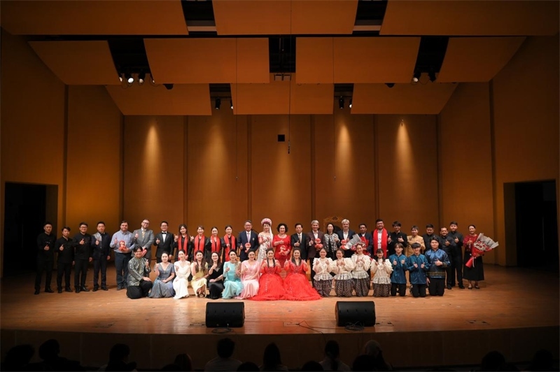 音樂會嘉賓與表演者集體合影。活動主辦方供圖