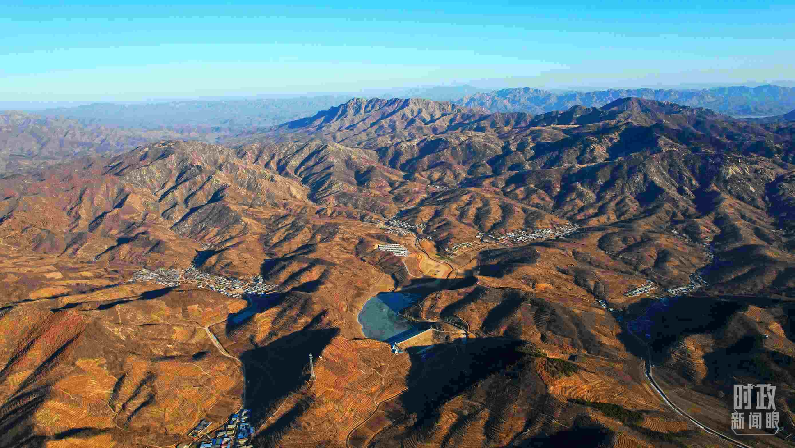 俯瞰祝家溝村。（總臺(tái)央視記者范凱拍攝）