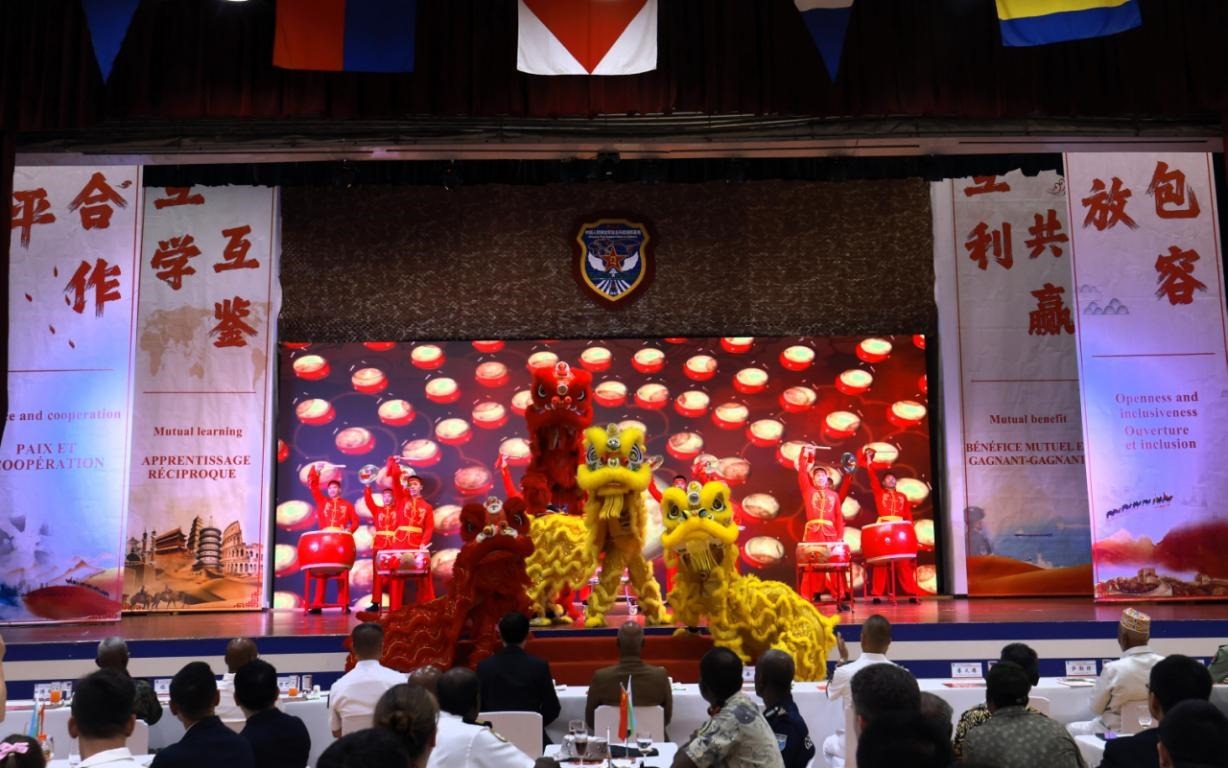 舞獅表演《金獅送?！贰Ｖ鬓k方供圖