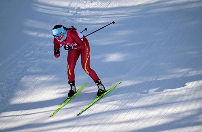 2月9日，中國(guó)隊(duì)選手巴亞尼·加林在比賽中。新華社記者 張龍攝