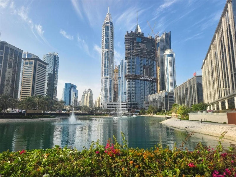 正在建設(shè)中的卡瓦利卡薩高層住宅項(xiàng)目（圖中有腳手架建筑）。 中建中東供圖 