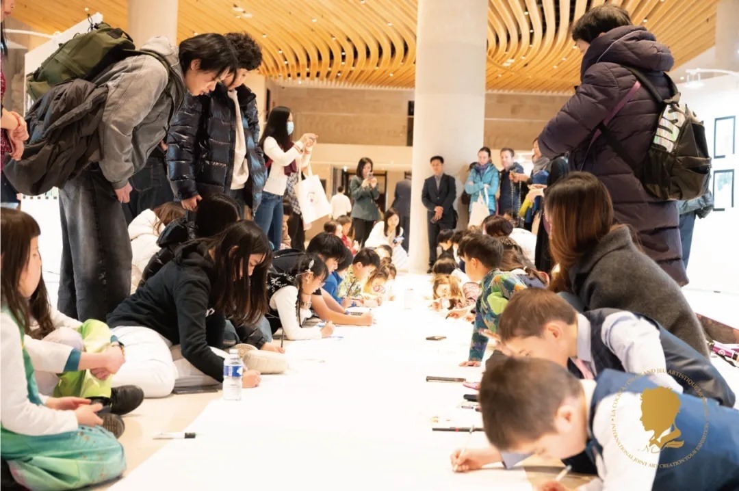 第三屆國(guó)際藝術(shù)聯(lián)創(chuàng)聯(lián)展盛大開(kāi)幕。法中交流促進(jìn)會(huì)供圖