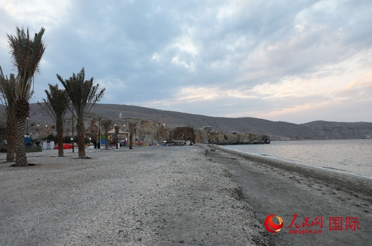 圖為阿曼穆桑代姆一處海灘公園。人民網(wǎng)記者 沈小曉攝