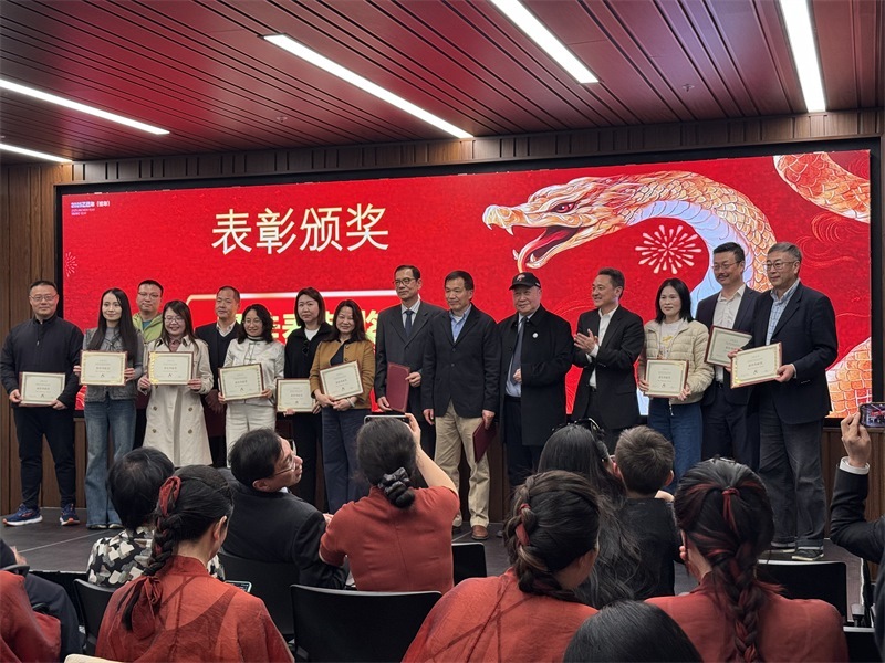 年會(huì)表彰優(yōu)秀中資企業(yè)。主辦方提供