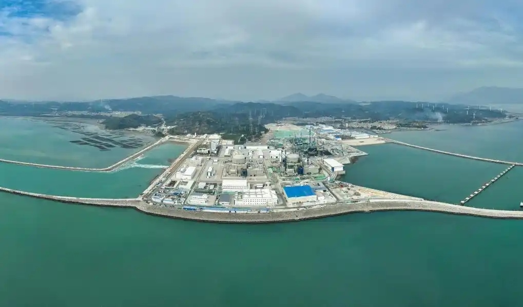 △2025年1月1日0時(shí)17分，經(jīng)過168小時(shí)滿功率連續(xù)運(yùn)行考核，漳州核電1號(hào)機(jī)組正式投入商業(yè)運(yùn)行。