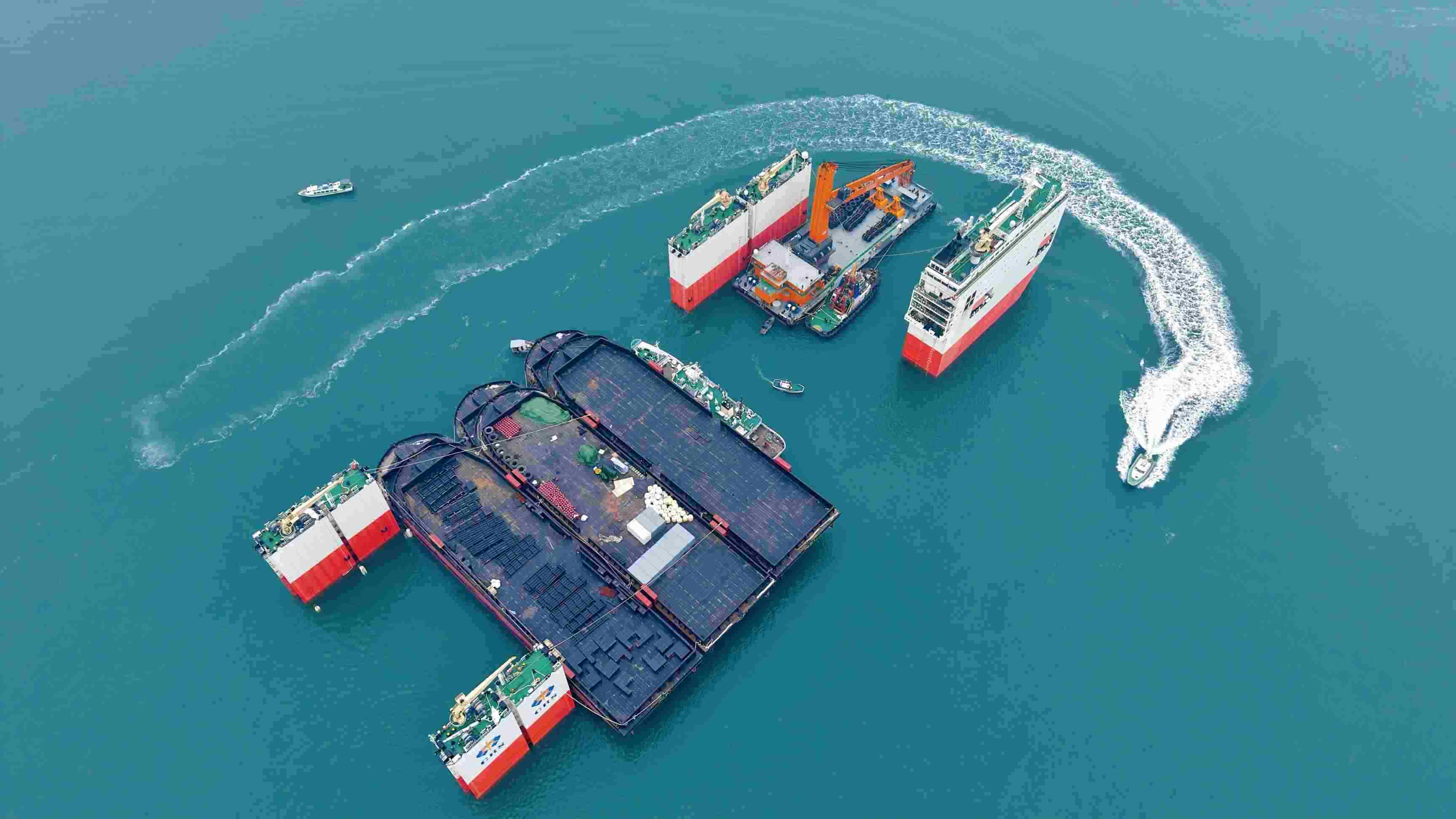 “華瑞龍”輪裝載13艘船舶前往幾內(nèi)亞。受訪方供圖