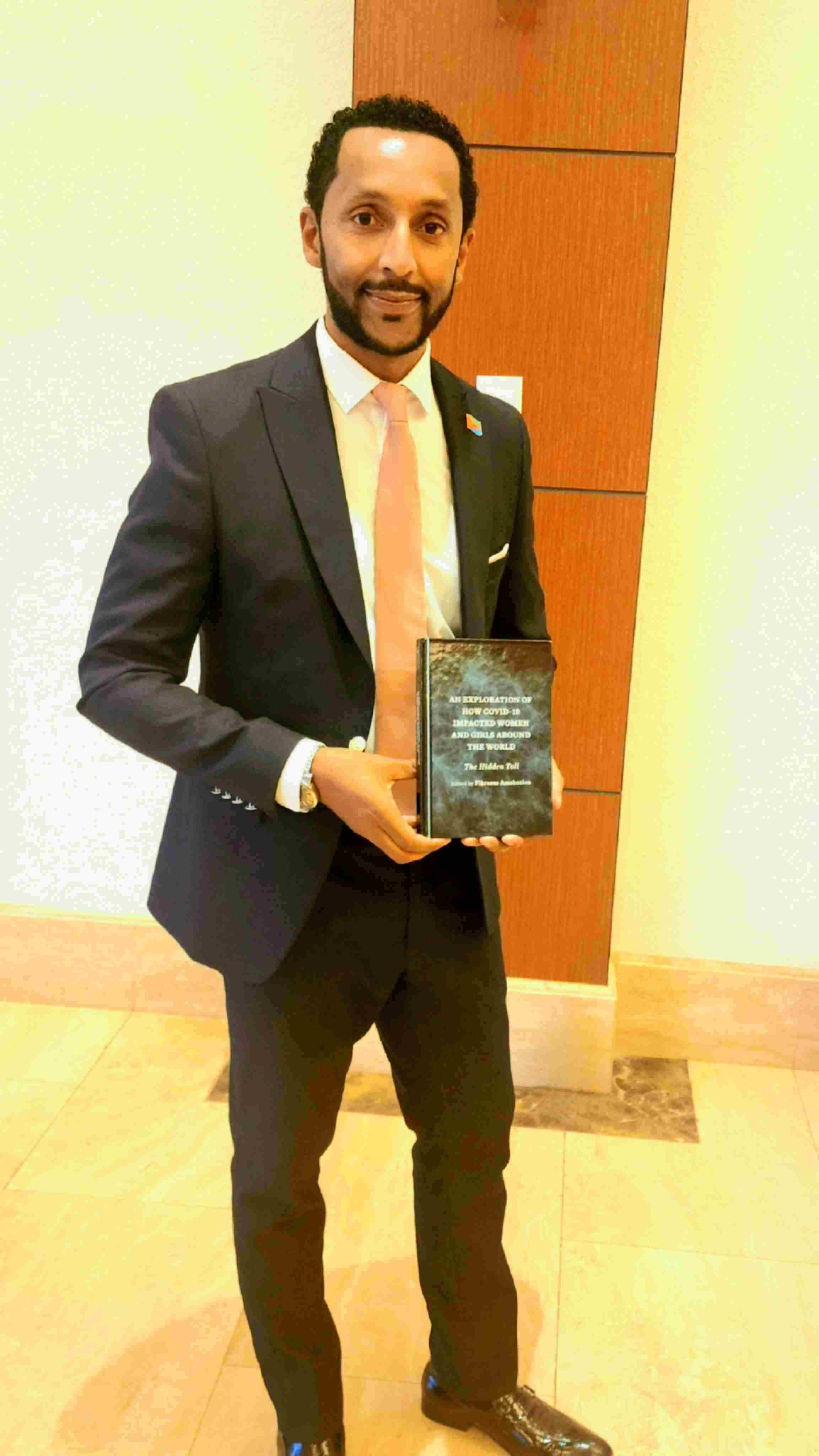 厄立特里亞戰(zhàn)略研究中心研究員、知名作家學者菲克雷耶蘇斯。圖片由受訪者提供