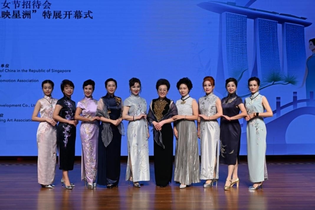 海派旗袍走秀展示著不同款式旗袍的獨特魅力。新加坡中國文化中心供圖