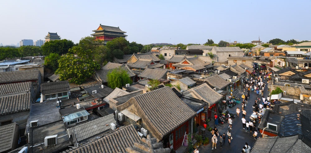 遠(yuǎn)眺鐘鼓樓。新華社記者 陳鐘昊 攝