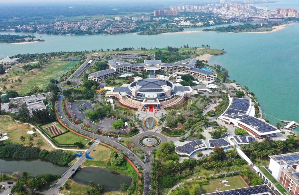 這是3月21日拍攝的博鰲亞洲論壇國(guó)際會(huì)議中心（無人機(jī)照片）。新華社記者 郭程 攝