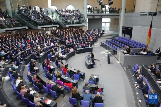3月25日，在德國柏林，新一屆德國聯(lián)邦議院成立并召開首次全體會議。新華社記者 杜哲宇 攝