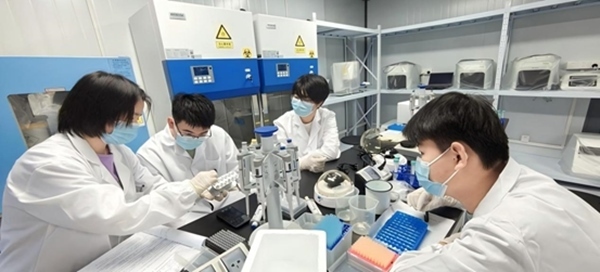 “個體基因解密實驗”預實驗課堂。東華大學供圖