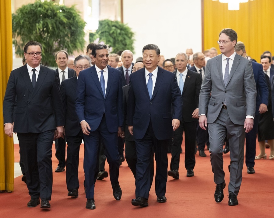 △3月28日上午，國(guó)家主席習(xí)近平在北京人民大會(huì)堂會(huì)見(jiàn)國(guó)際工商界代表。