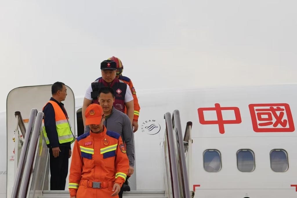 4月6日，在云南省昆明長水機(jī)場，中國云南救援醫(yī)療隊(duì)抵達(dá)昆明。新華社記者 高詠薇 攝