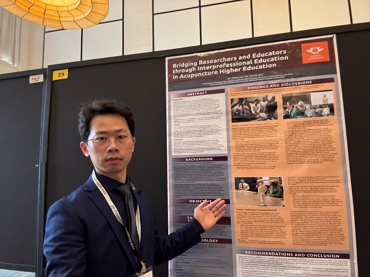 胡紫景醫(yī)生在國際針灸學術(shù)會議中。約翰內(nèi)斯堡大學供圖