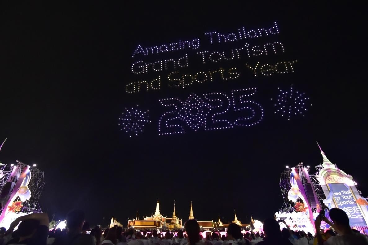 由1200架無人機(jī)組成的燈光秀點(diǎn)亮夜空。泰國(guó)國(guó)家旅游局供圖