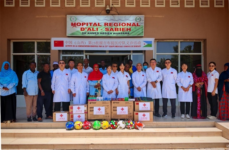 中國(guó)（山西）第23批援吉布提醫(yī)療隊(duì)在當(dāng)?shù)亻_(kāi)展義診，并捐贈(zèng)一批急需藥品。中國(guó)（山西）第23批援吉布提醫(yī)療隊(duì)供圖