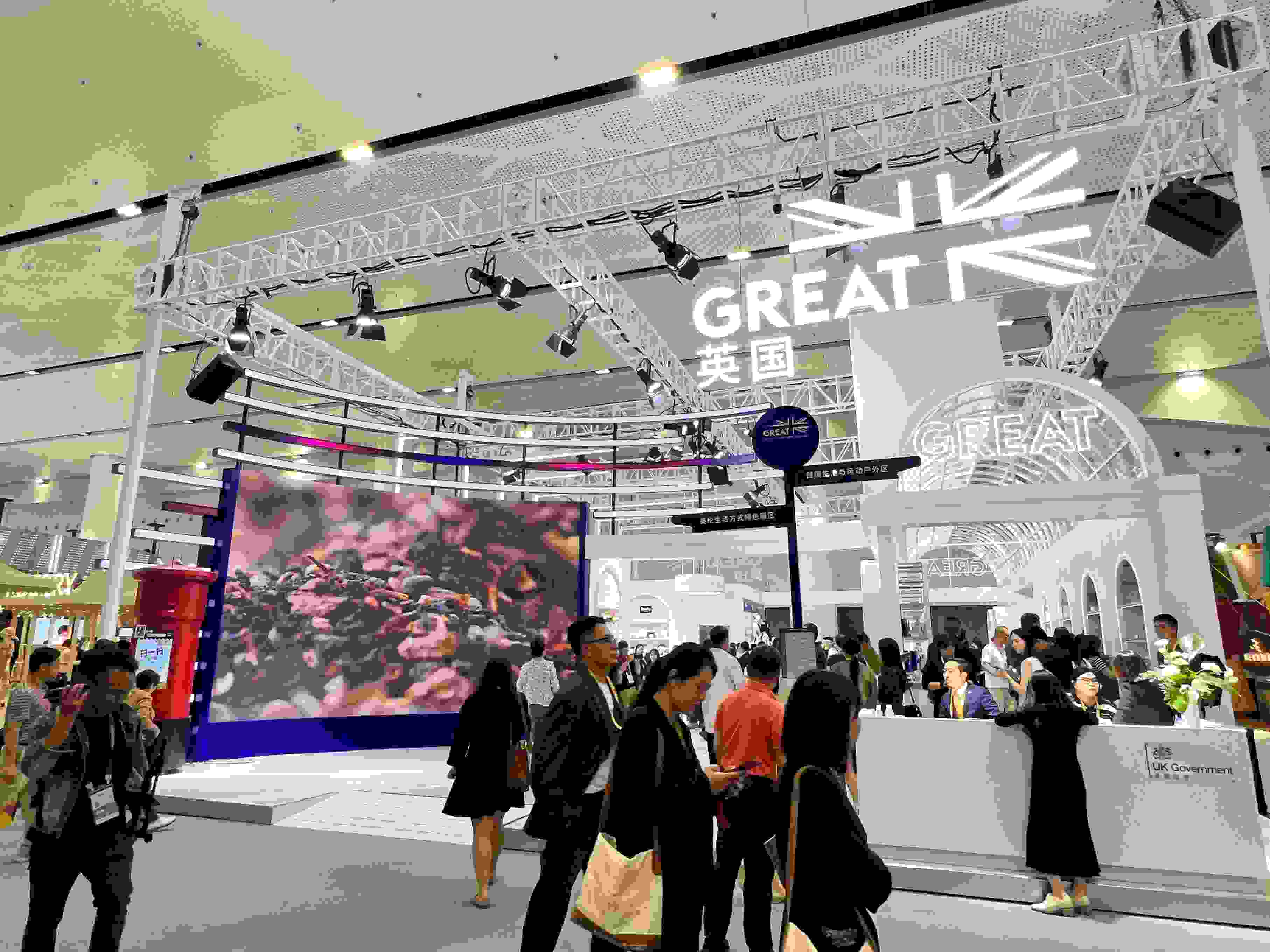 在消博會上，主賓國英國國家館開館。人民網(wǎng)記者 趙瞳攝