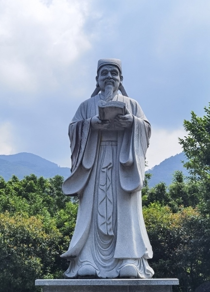 位于南平的朱熹石雕塑像。圖片來源：視覺中國(guó)