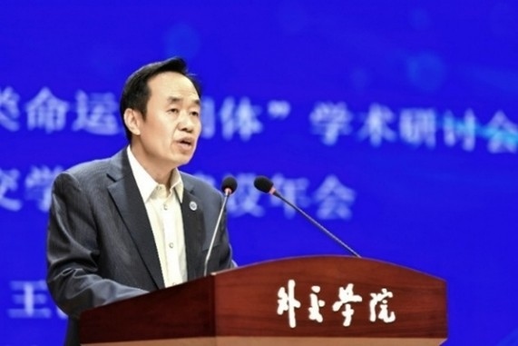 外交學(xué)院黨委書記王世廷大使致辭。主辦方供圖