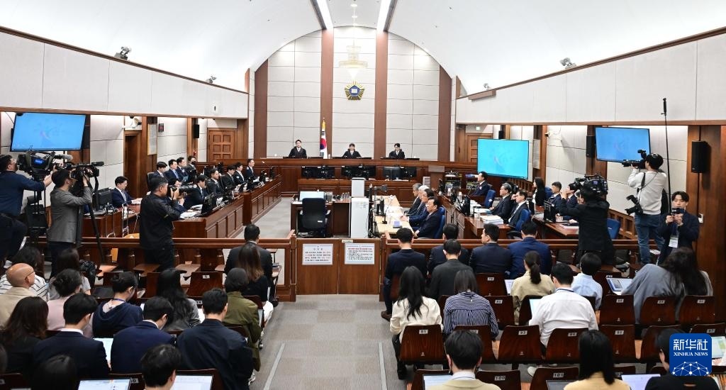 這是4月21日拍攝的韓國(guó)首爾中央地方法院庭審現(xiàn)場(chǎng)。新華社/紐西斯通訊社