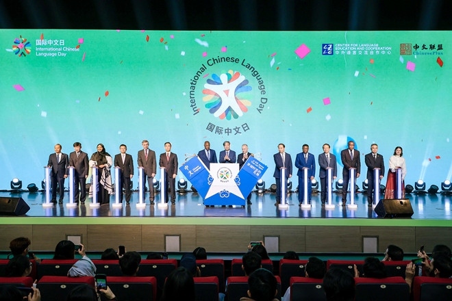 中外嘉賓共同啟動(dòng)2025“國(guó)際中文日”。中外語(yǔ)言交流合作中心供圖
