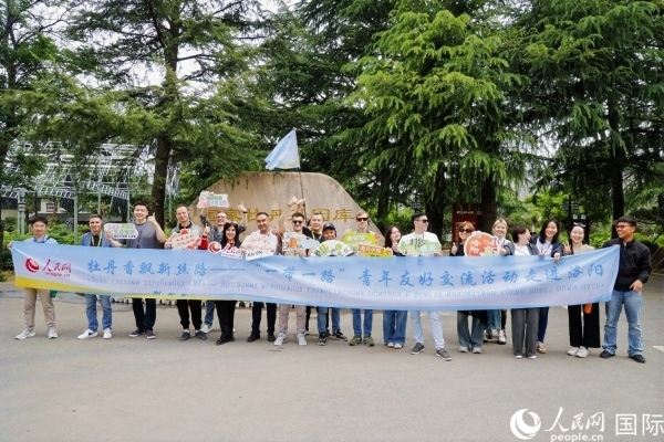 4月21日，人民網(wǎng)“一帶一路”青年友好交流活動(dòng)走進(jìn)洛陽。人民網(wǎng)記者 魯揚(yáng)攝