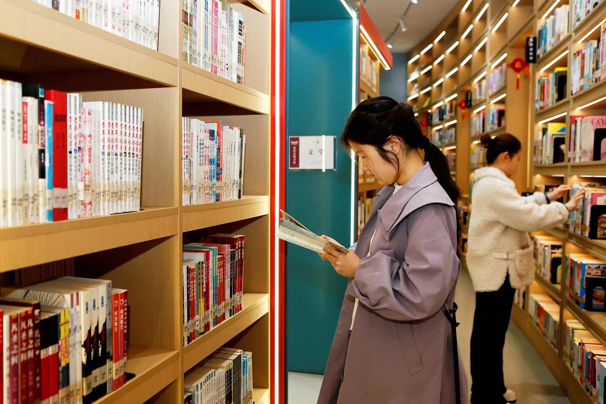 △2025年3月29日，讀者在山西臨汾市襄汾縣圖書館閱讀。