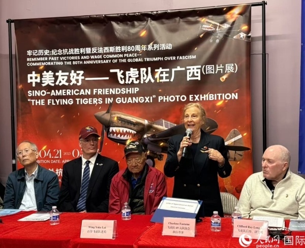 飛虎隊老兵后裔在現(xiàn)場分享父輩的歷史，正在發(fā)言者為夏琳·芳汀 人民網(wǎng)記者 鄧圩攝