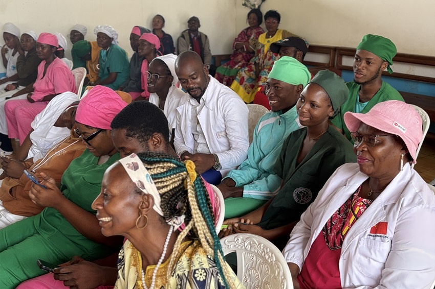 【2】圖為活動(dòng)現(xiàn)場(chǎng)。中國(guó)（山西）第24批援喀麥隆姆巴爾馬尤醫(yī)療隊(duì) 供圖