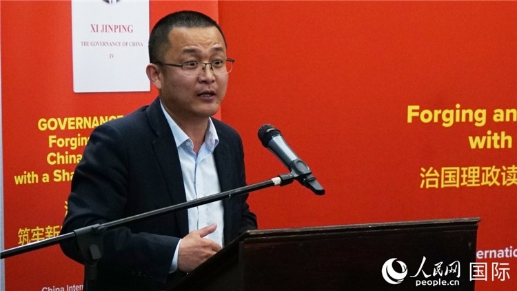 中非青年婦女協(xié)會主席、南非大學教授秦效順在讀書會上發(fā)言。人民網(wǎng) 劉暢攝