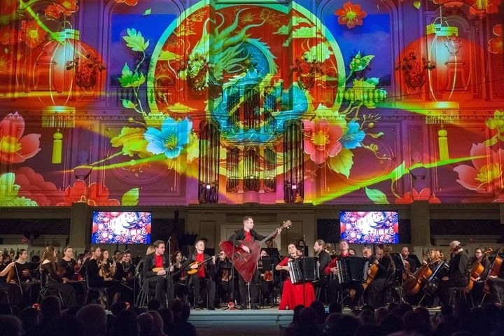 2025年2月6日，俄羅斯音樂家在圣彼得堡舉行的中俄新春音樂會上表演。新華社發(fā)（莫京娜 攝）