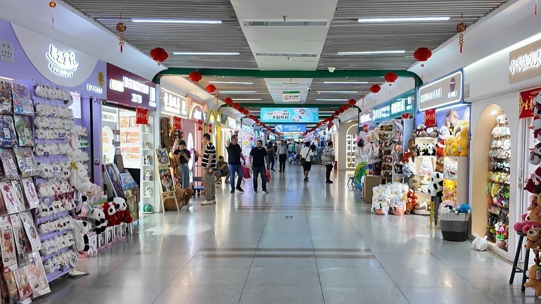 4月30日，義烏國(guó)際商貿(mào)城一區(qū)現(xiàn)場(chǎng)。人民網(wǎng)記者 王仁宏攝