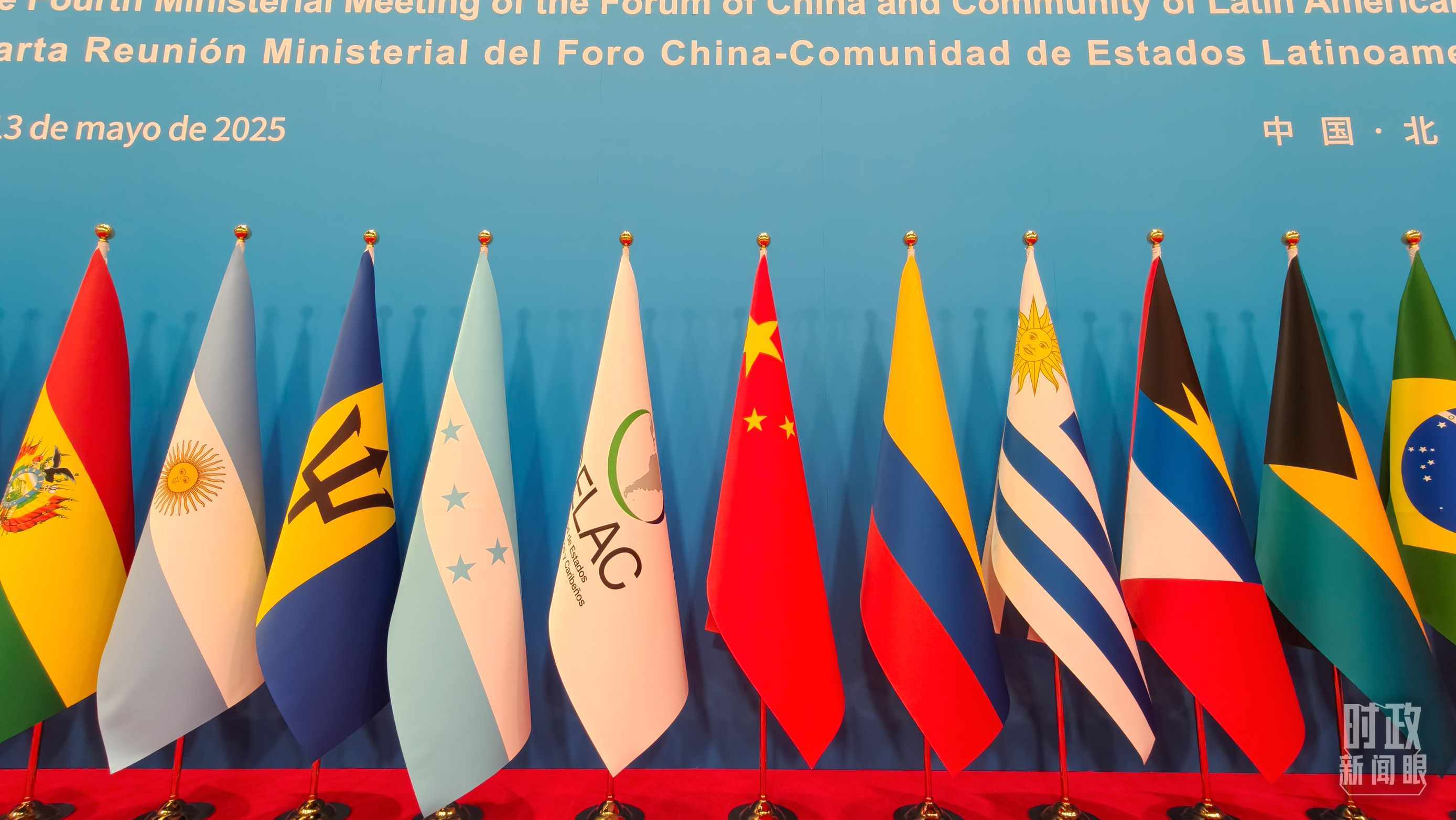 開(kāi)幕式現(xiàn)場(chǎng)的旗陣。（總臺(tái)央視記者陸泓宇拍攝）