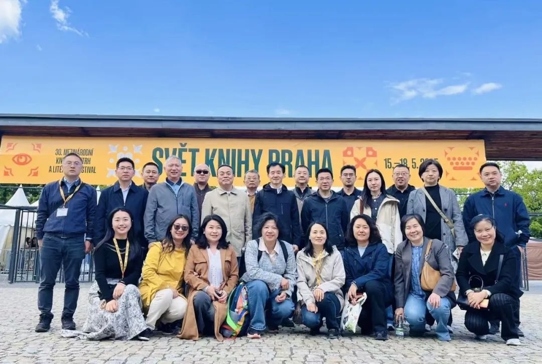 中國出版界代表團(tuán)合影。圖片均由國圖集團(tuán)供圖