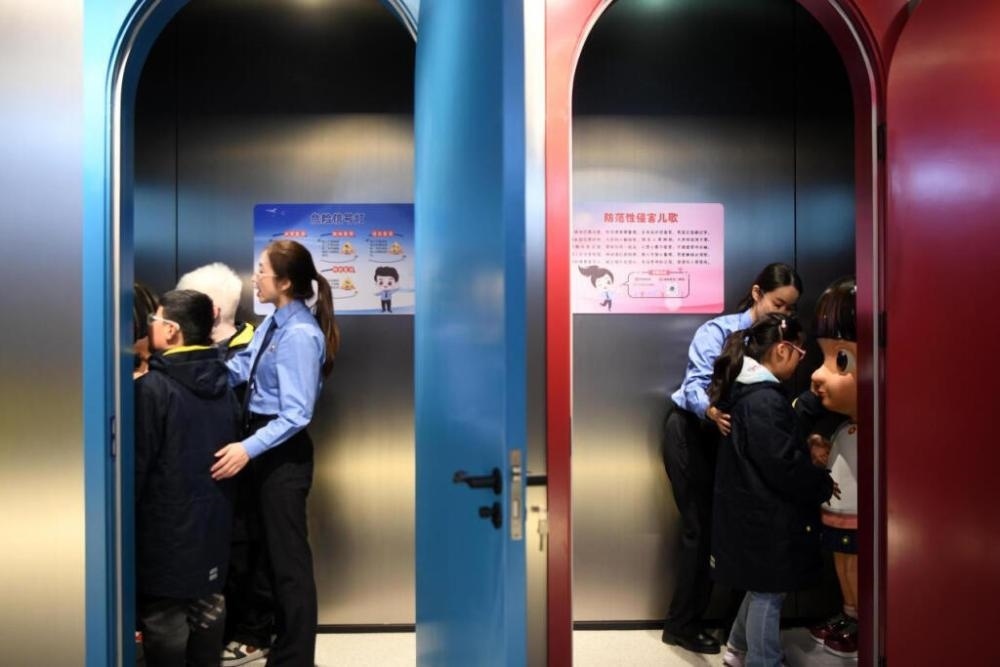 2025年4月2日，殘障兒童在無障礙青少年法治教育基地體驗。