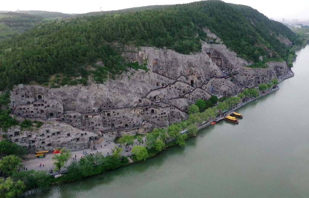 這是近日拍攝的洛陽(yáng)龍門石窟（無(wú)人機(jī)照片）。新華社記者 李嘉南 攝