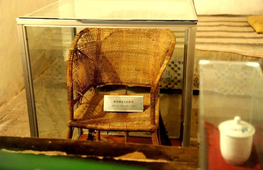 這是在河南省蘭考縣焦裕祿同志紀念館內拍攝的焦裕祿曾用過的藤椅（2014年5月5日攝）。新華社記者 朱祥 攝