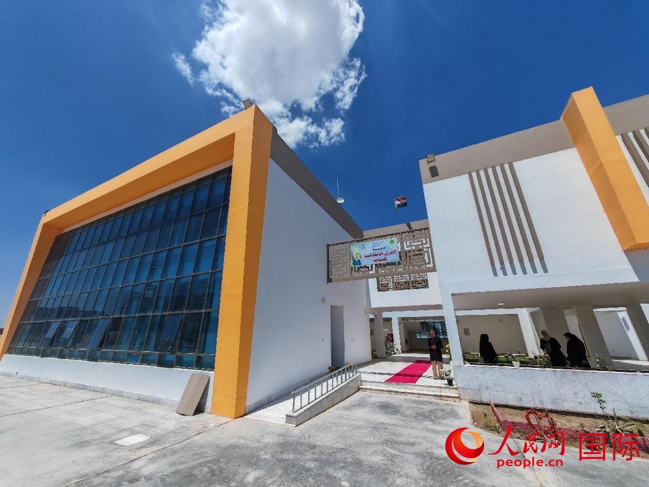 圖為阿爾·圖拉女子學(xué)校校園一景。人民網(wǎng)記者 管克江攝