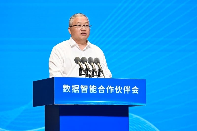 圖為豫資控股集團(tuán)黨委書記、董事長秦建斌。