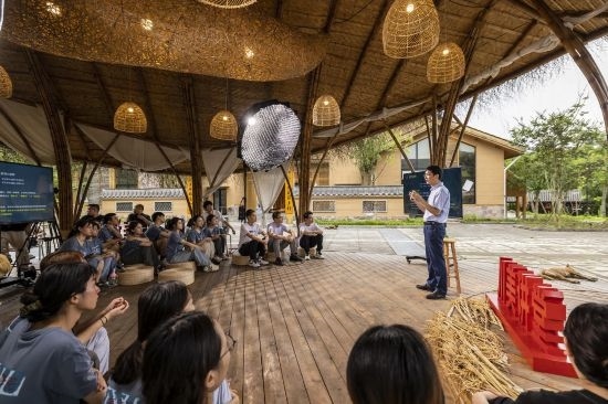 川美講堂。