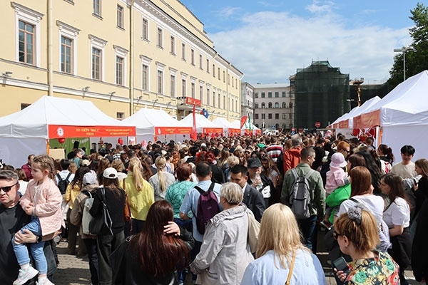 “茶和天下”·雅集活動現(xiàn)場。中國駐白俄羅斯大使館供圖