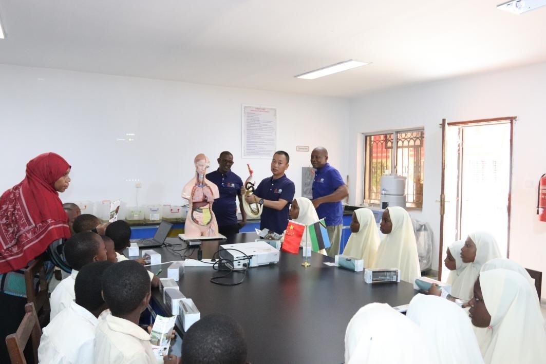 血吸蟲(chóng)病健康教育講座。施亮攝