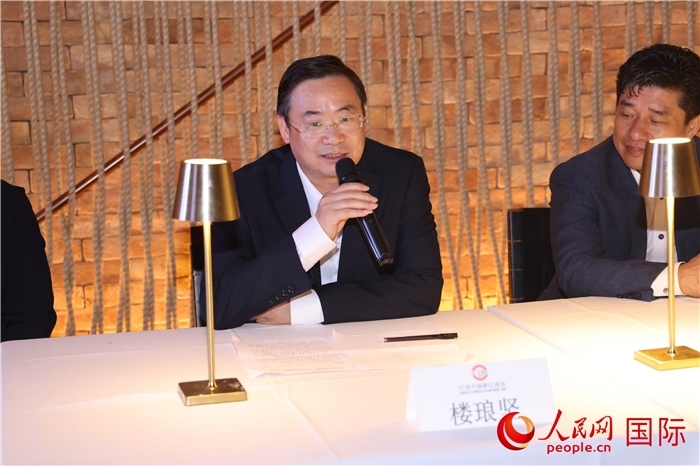 浙江省麗水市海外聯(lián)誼會會長樓瑯堅在座談會上致辭。 人民網(wǎng)記者 時元皓攝