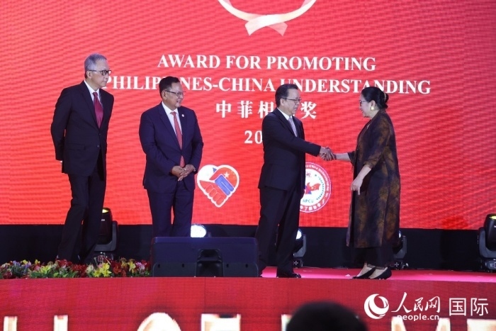 菲律賓前參議員許爾琦榮獲“終身成就獎(jiǎng)”。人民網(wǎng)記者樊帆 攝