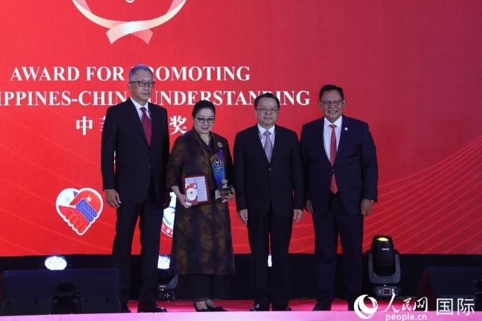 菲律賓前參議員許爾琦榮獲“終身成就獎(jiǎng)”。人民網(wǎng)記者 樊帆攝