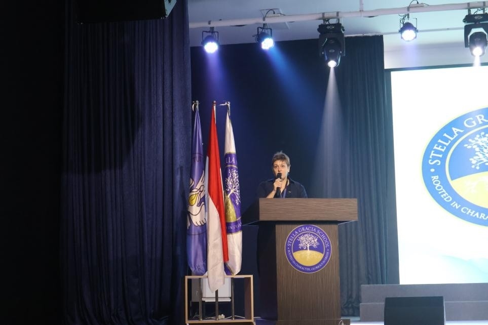 伊莉娜致辭。哈山努丁大學孔子學院供圖